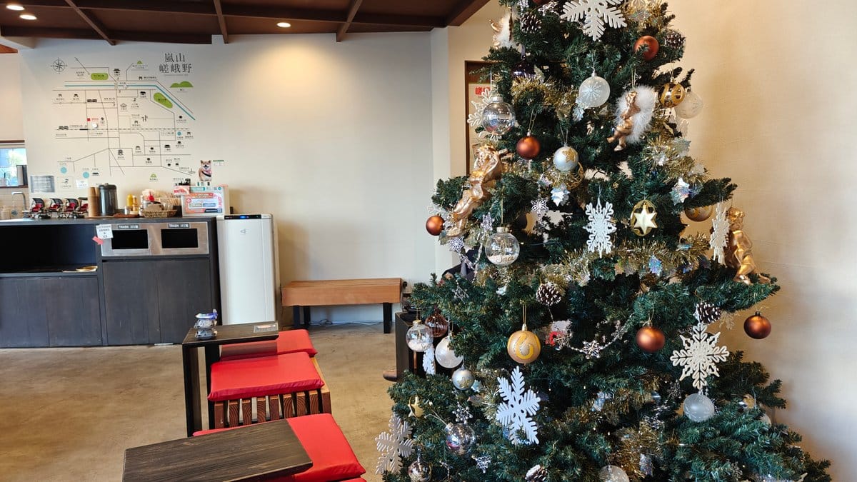 Café service area Christmas tree