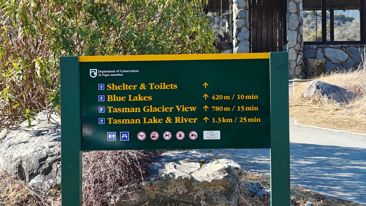 Close-up of the DOC directional sign reading 'Shelter