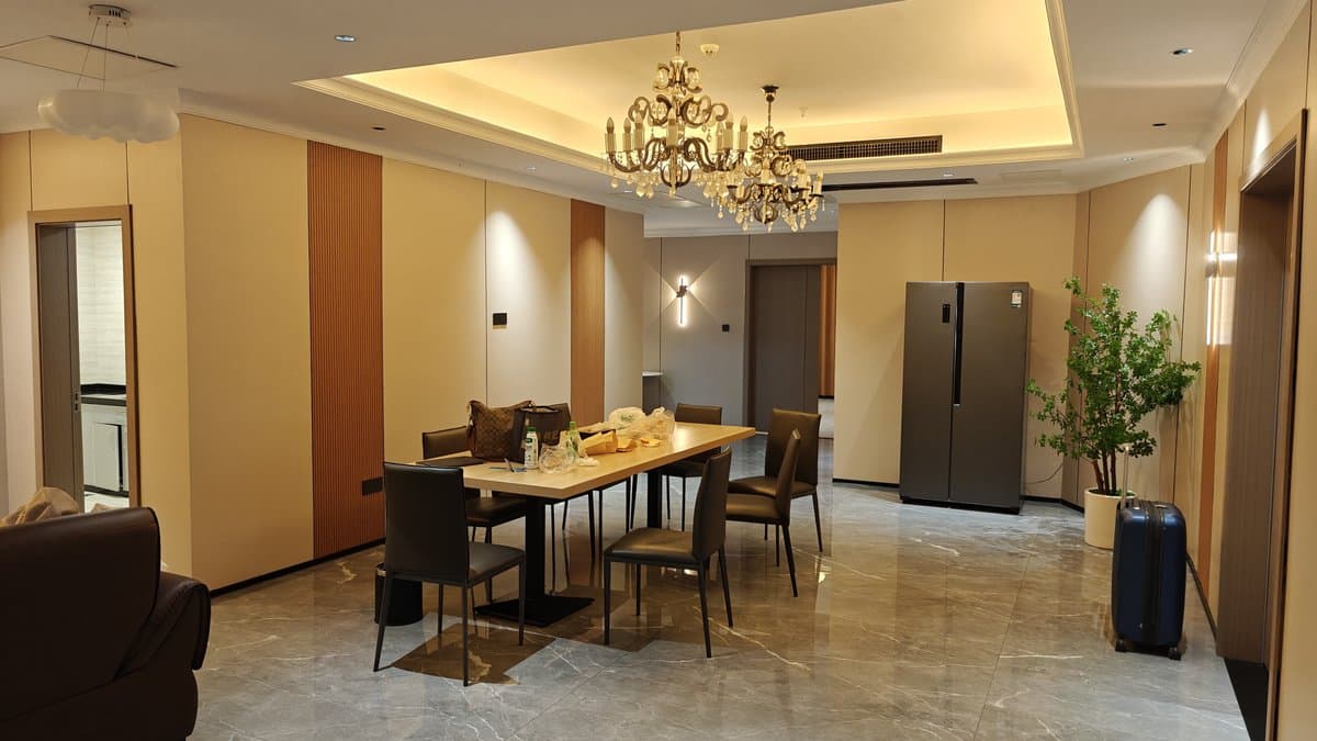 Corridor gathering room chandeliers