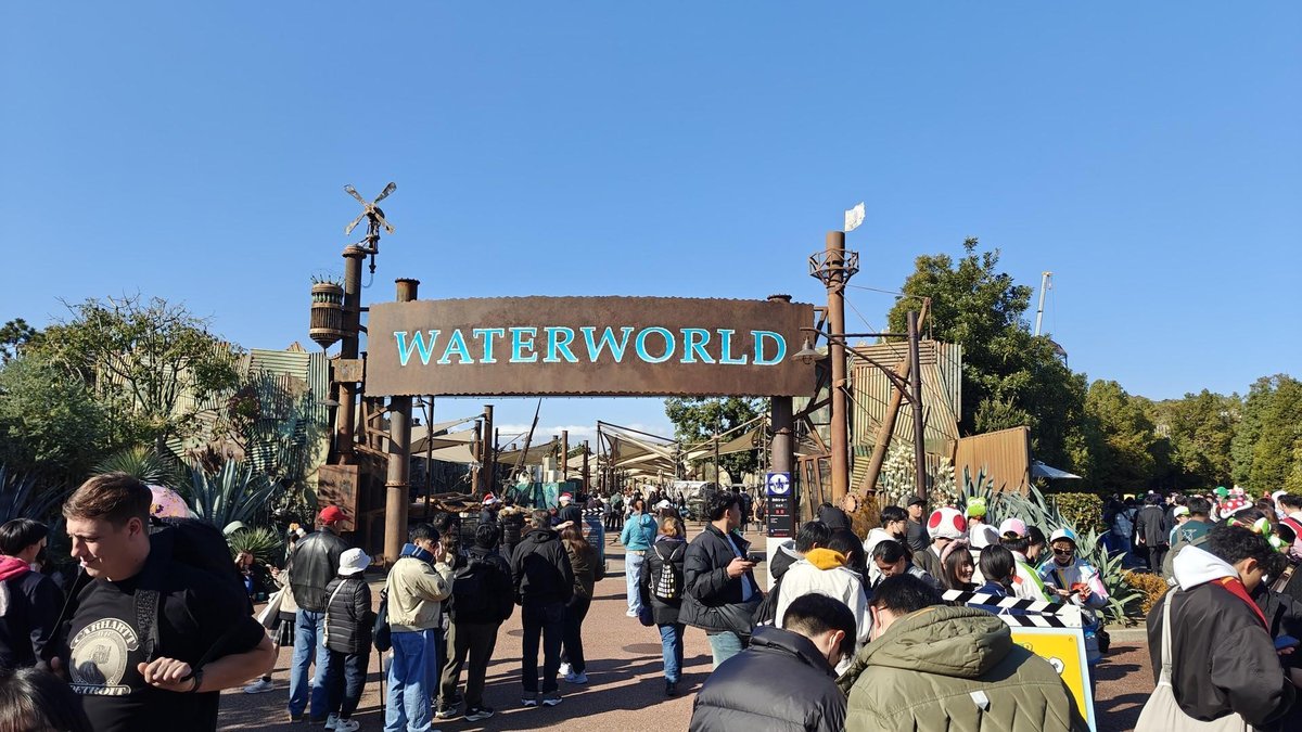 Crowd at Waterworld theme park entrance