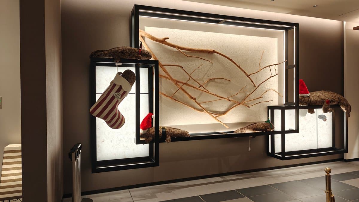 Decorative branch-and-frame wall art in the lobby
