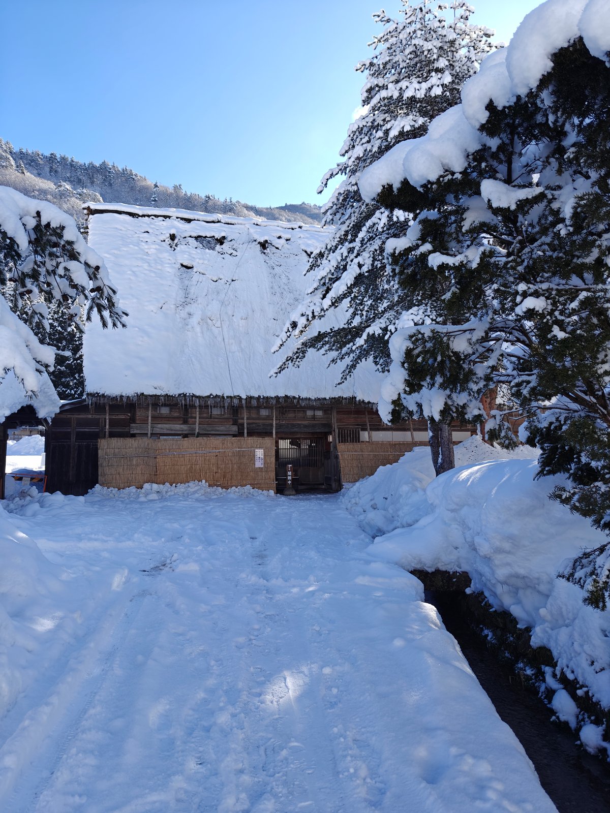 Deep winter gassho farmhouse exterior