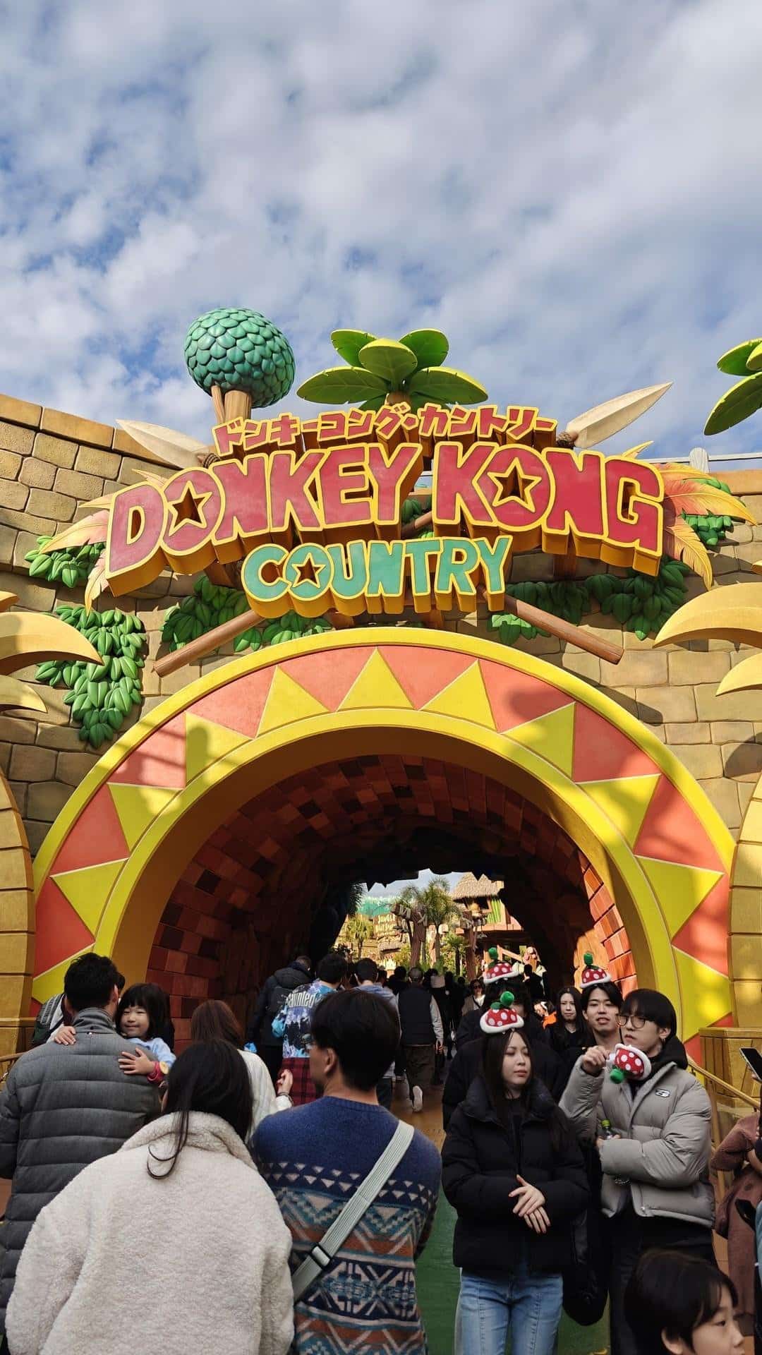 Donkey Kong entrance with visitors