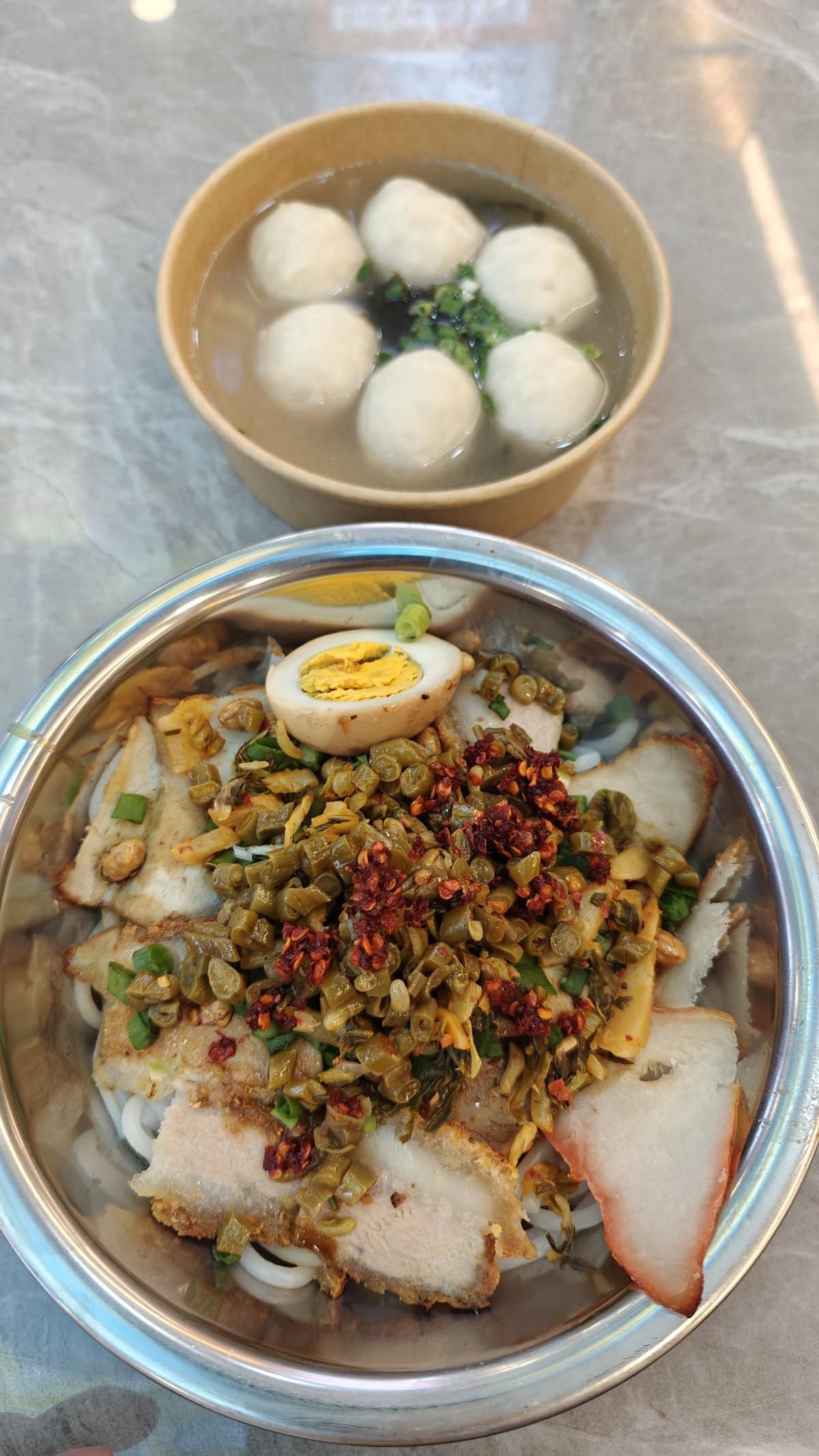 Dry noodles and fish ball soup
