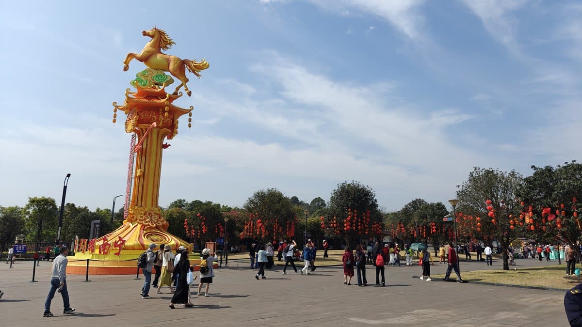 Entrance plaza golden horse red lanterns