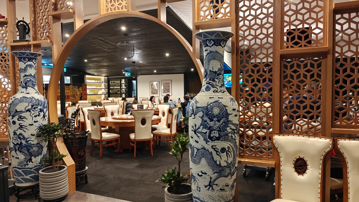 Establishing shot of Lake View Seafood Restaurant's opulent