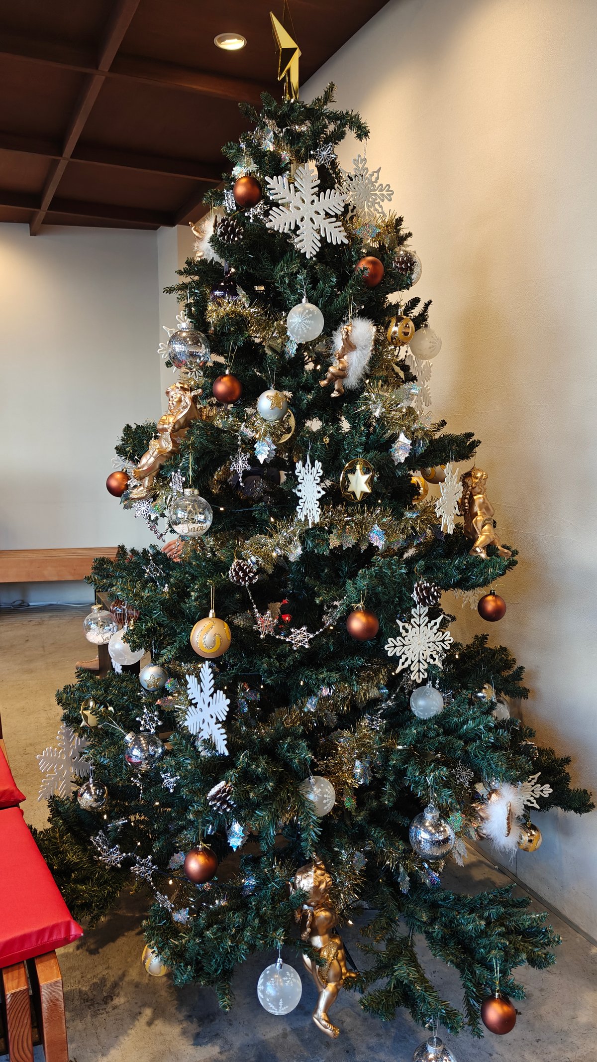Full decorated Christmas tree