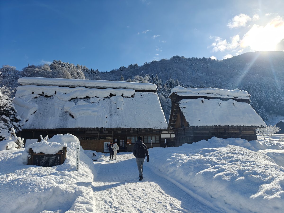 Gassho houses on snowy path