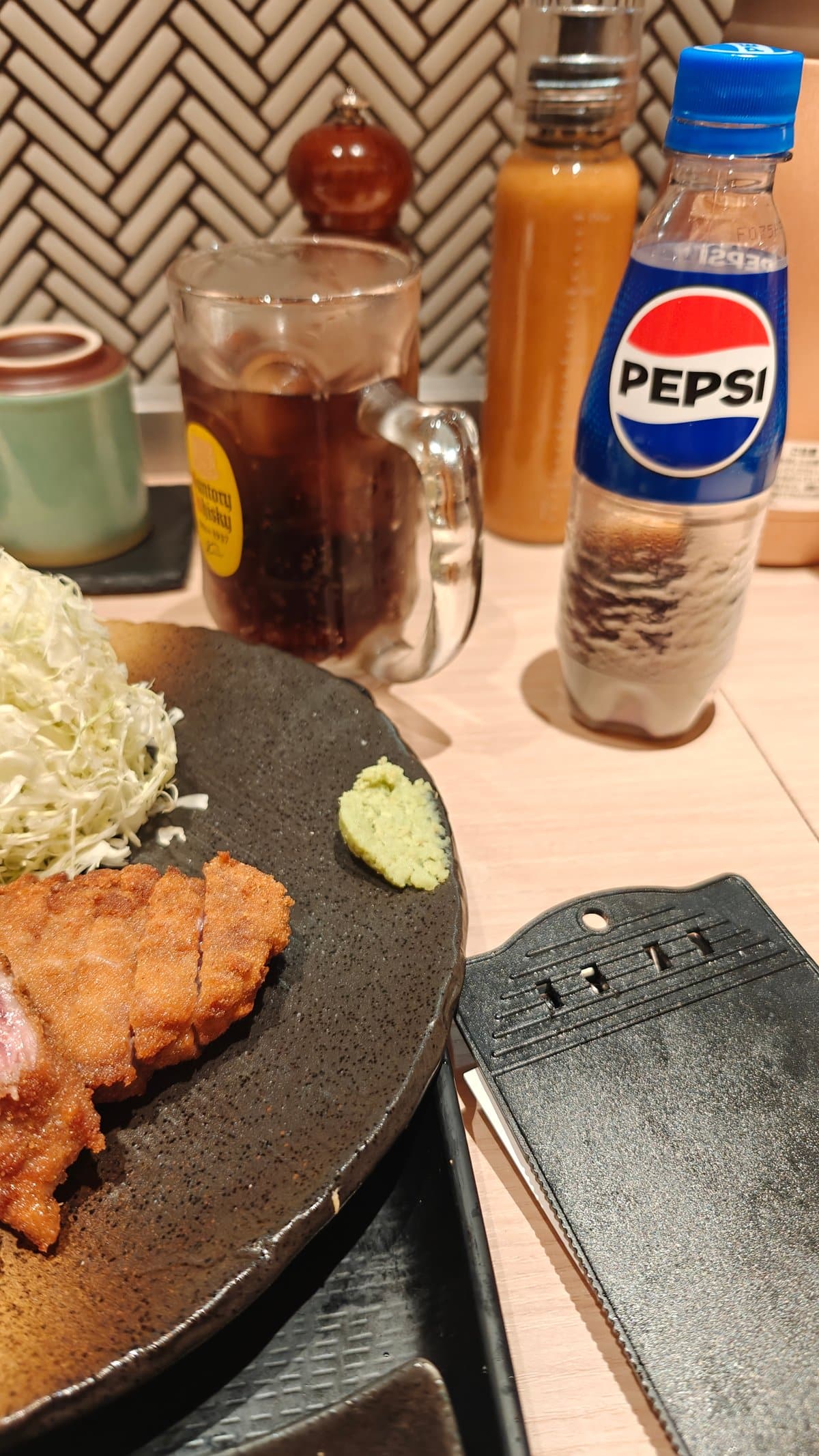 Gyukatsu plate with cabbage drinks