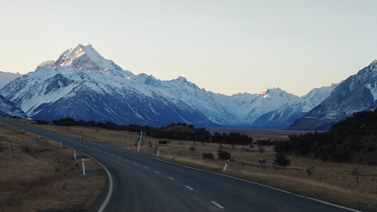Horizontal view of the same sharp snow peak