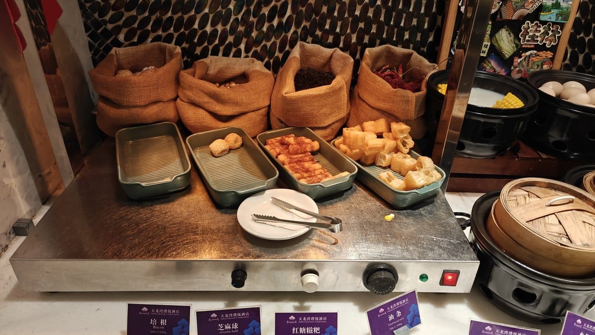 Hot food station with dumplings