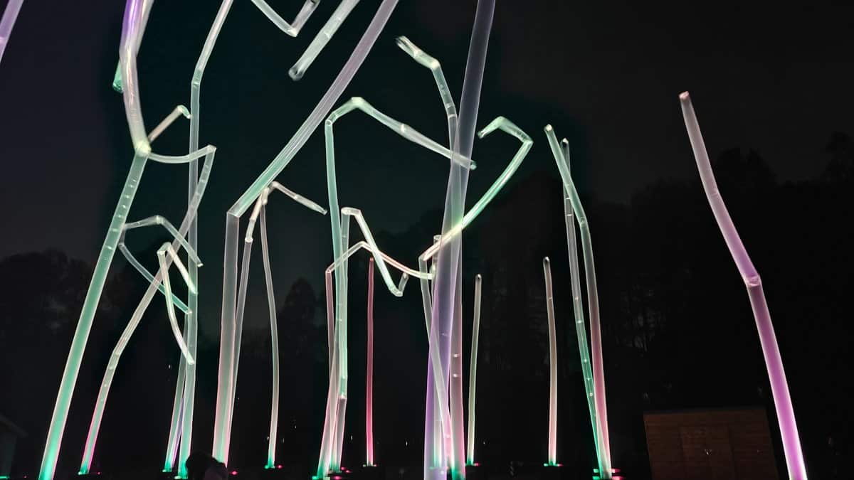 Interactive multicolor light installation