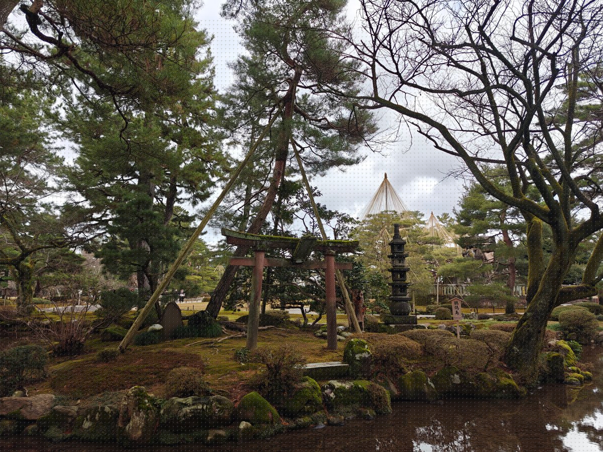 Kaisekito pagoda lantern by pond