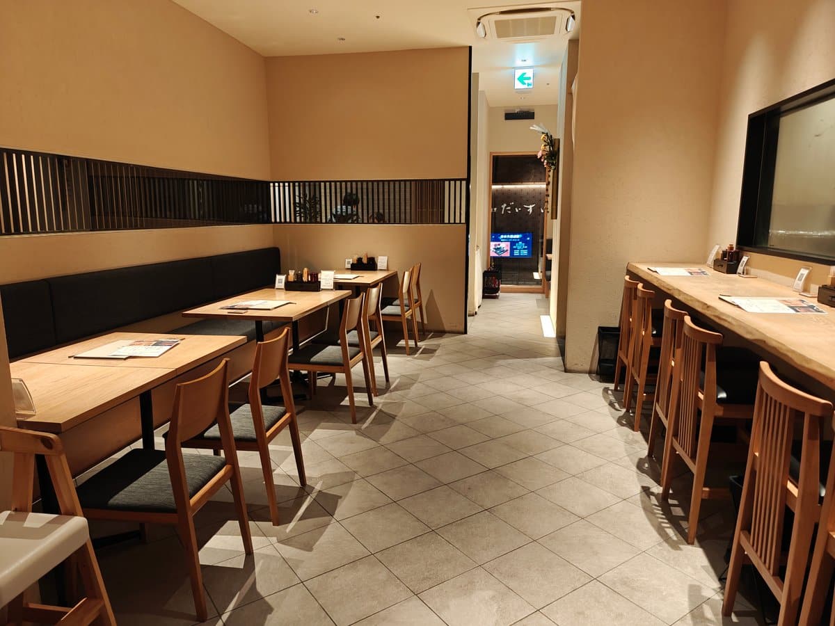 Kikukawa light-wood dining room