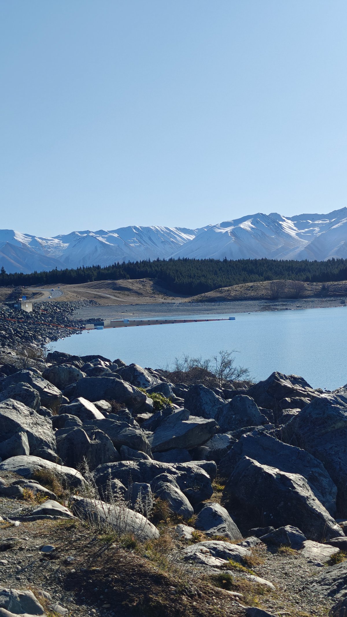 Lake Pukaki with the Southern Alps rising across