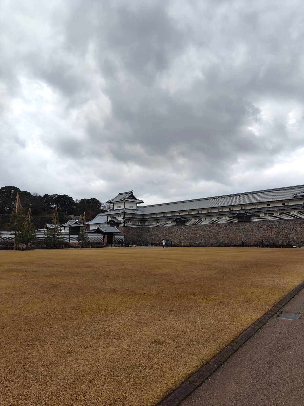 Lawn view to Hishi-yagura complex