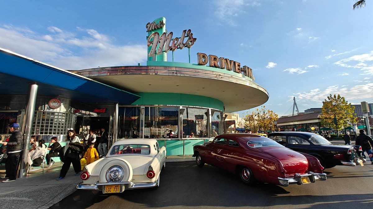 Mel's Drive-In exterior wider angle showing full building,