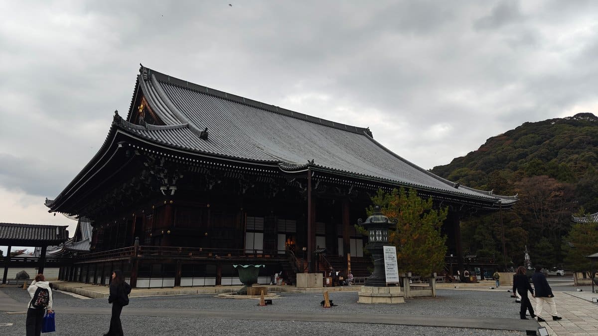 Mieido main hall courtyard