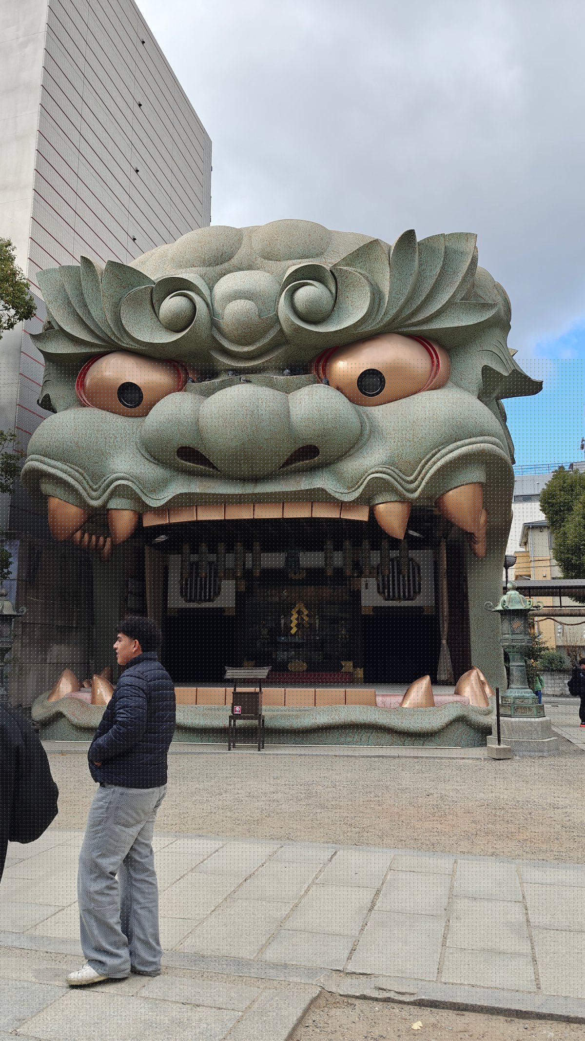 Namba Yasaka giant lion head