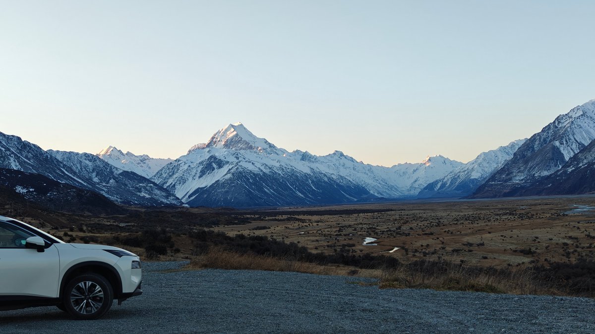 Nissan X-Trail at gravel viewpoint