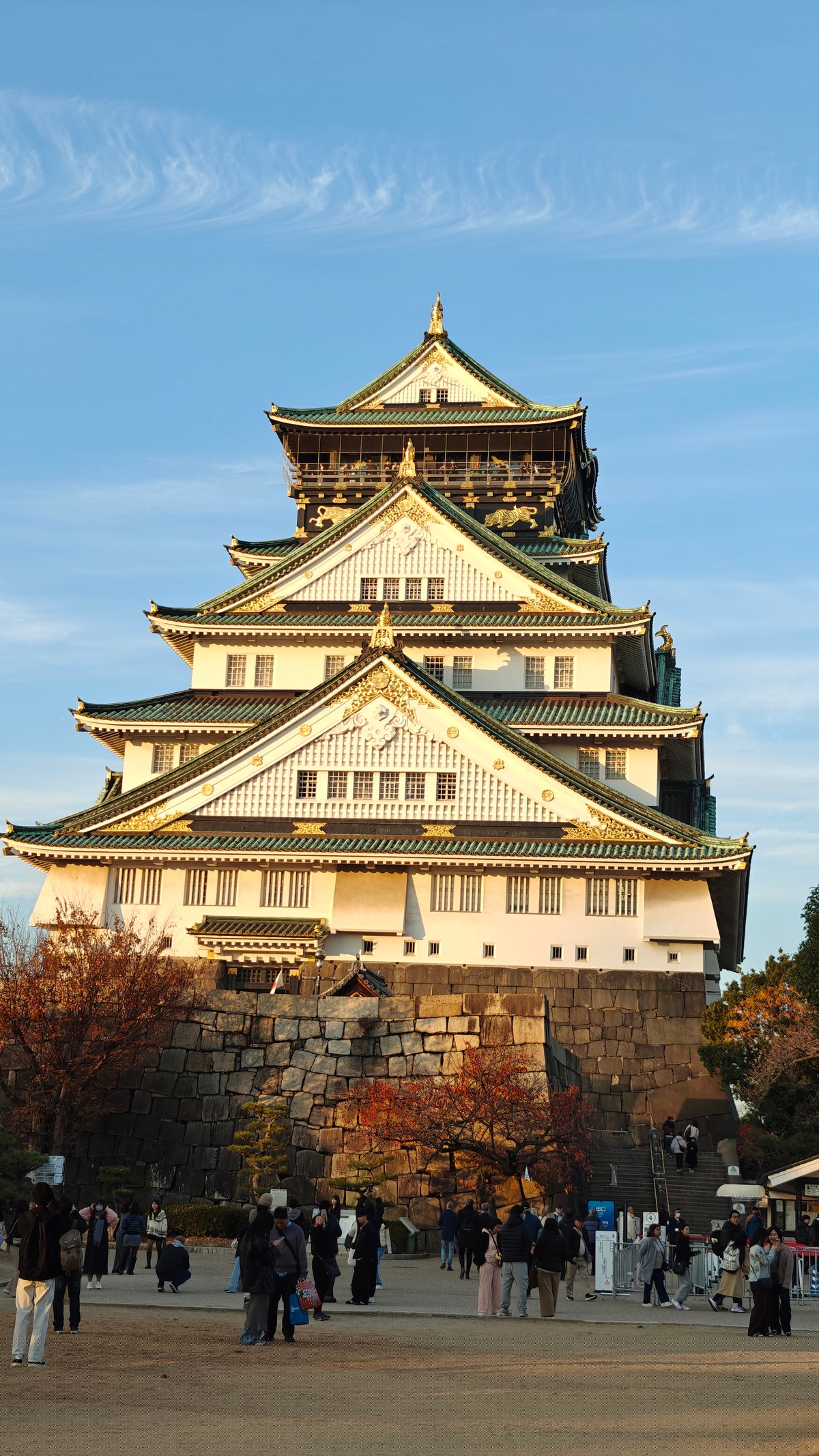 Osaka Castle full frontal plaza view