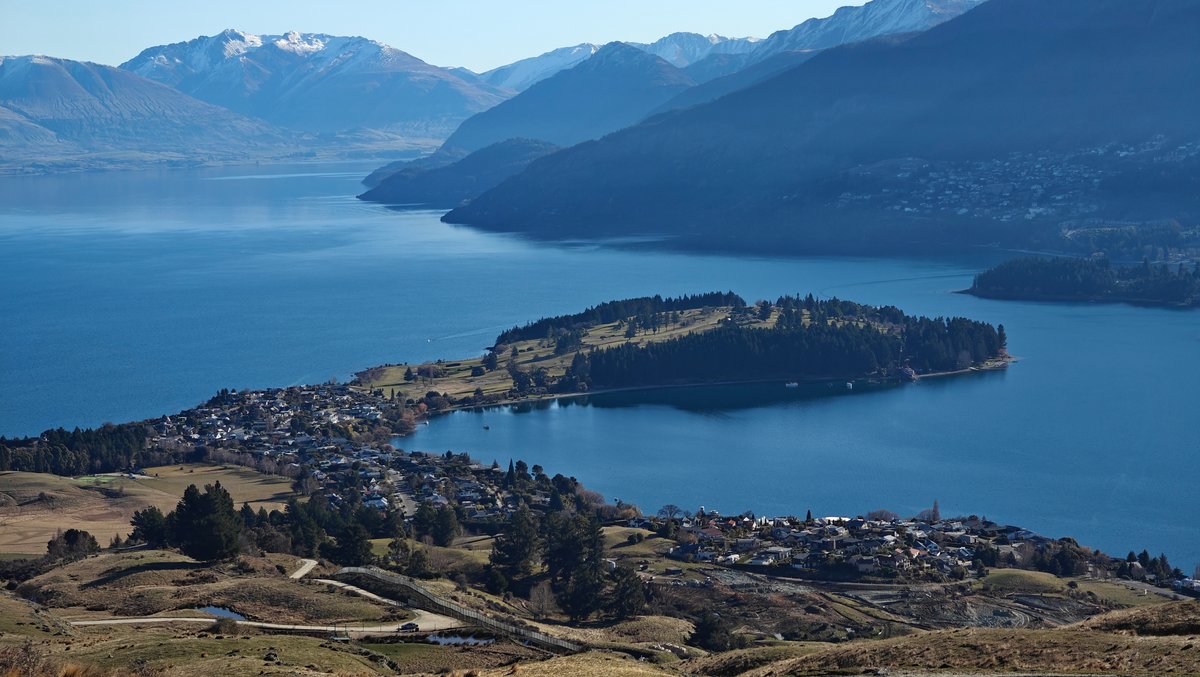 Panorama Lake Wakatipu from summit