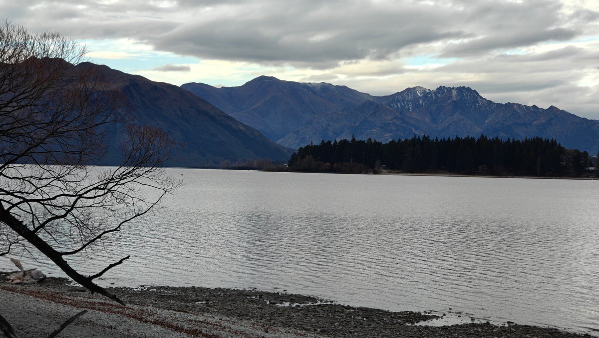 Panorama of Lake Wanaka and ranges
