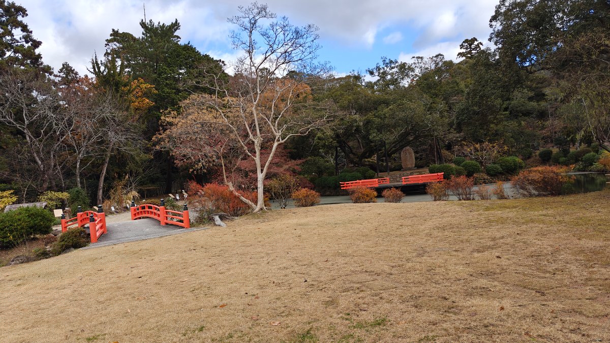 Pavilion wider view showing grassy mound, rope fence,