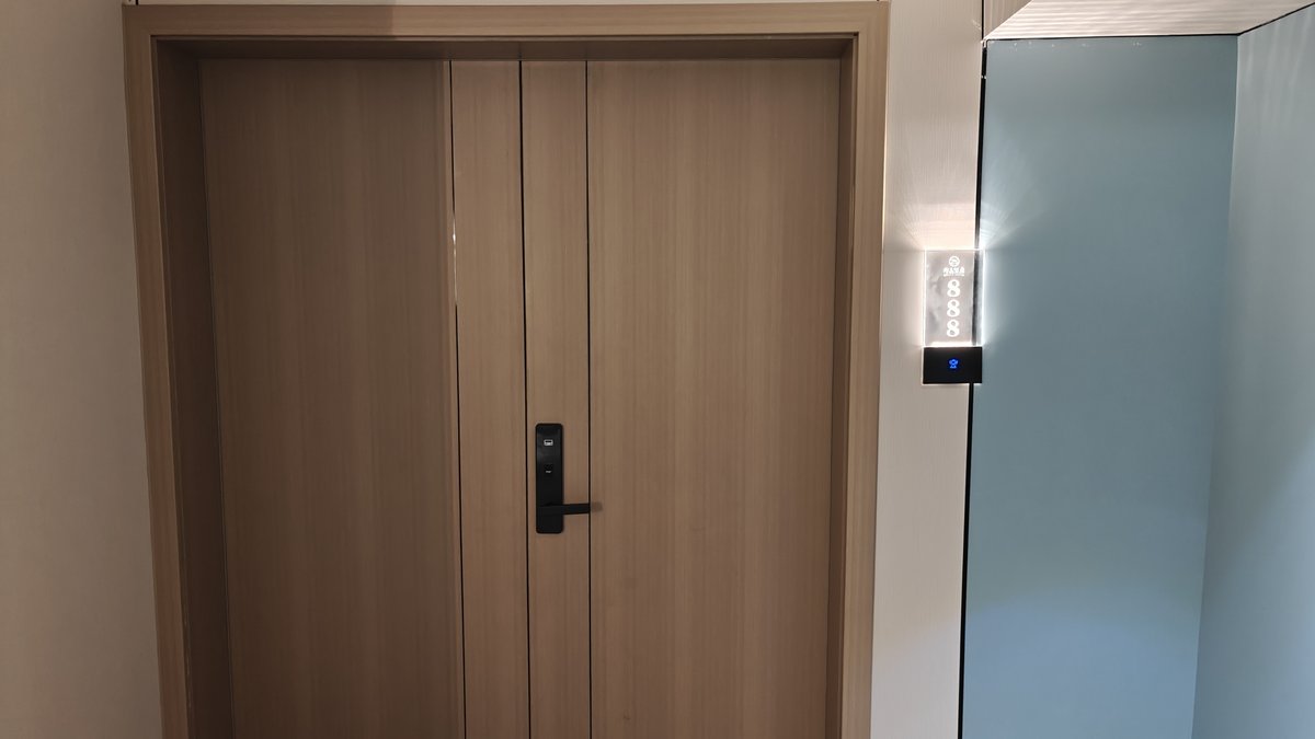 Premium corridor lounge setup