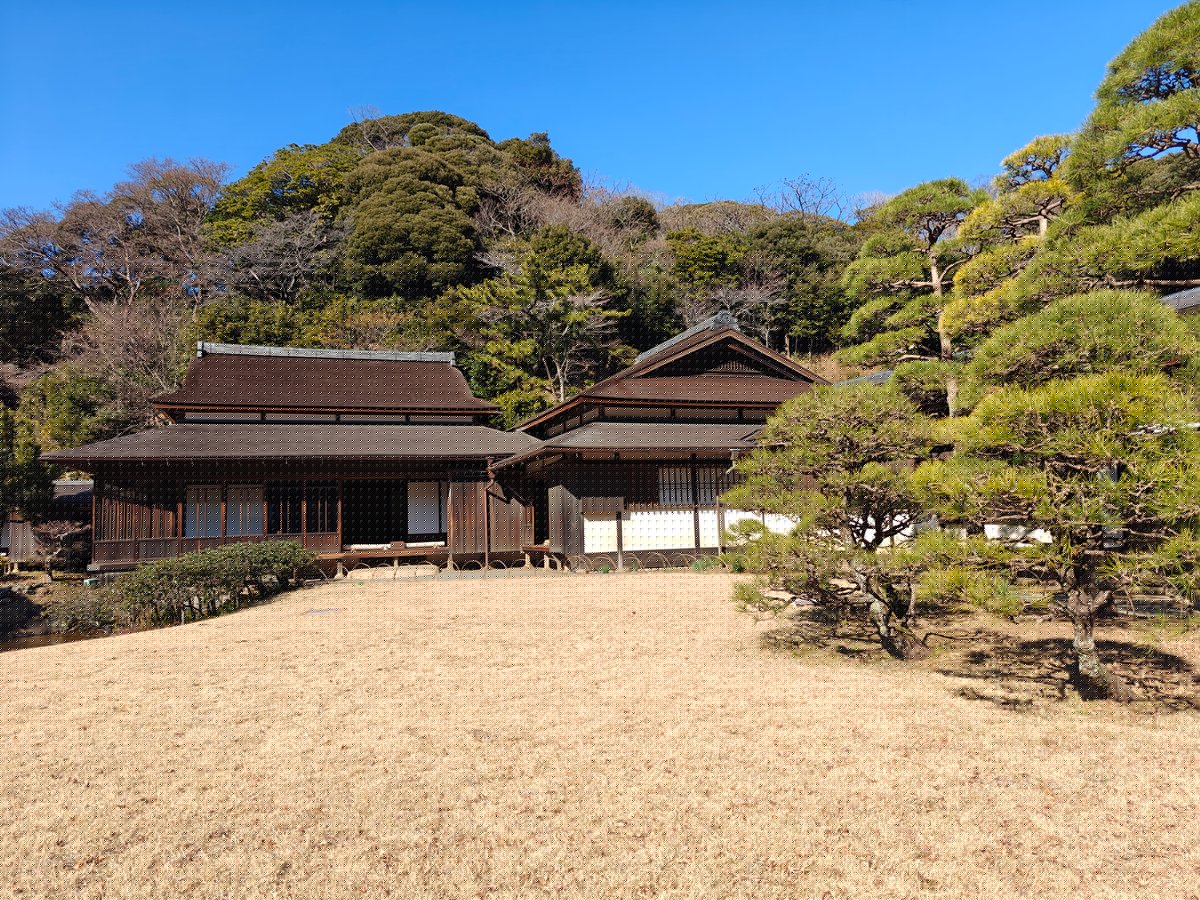 Rinshunkaku villa across lawn
