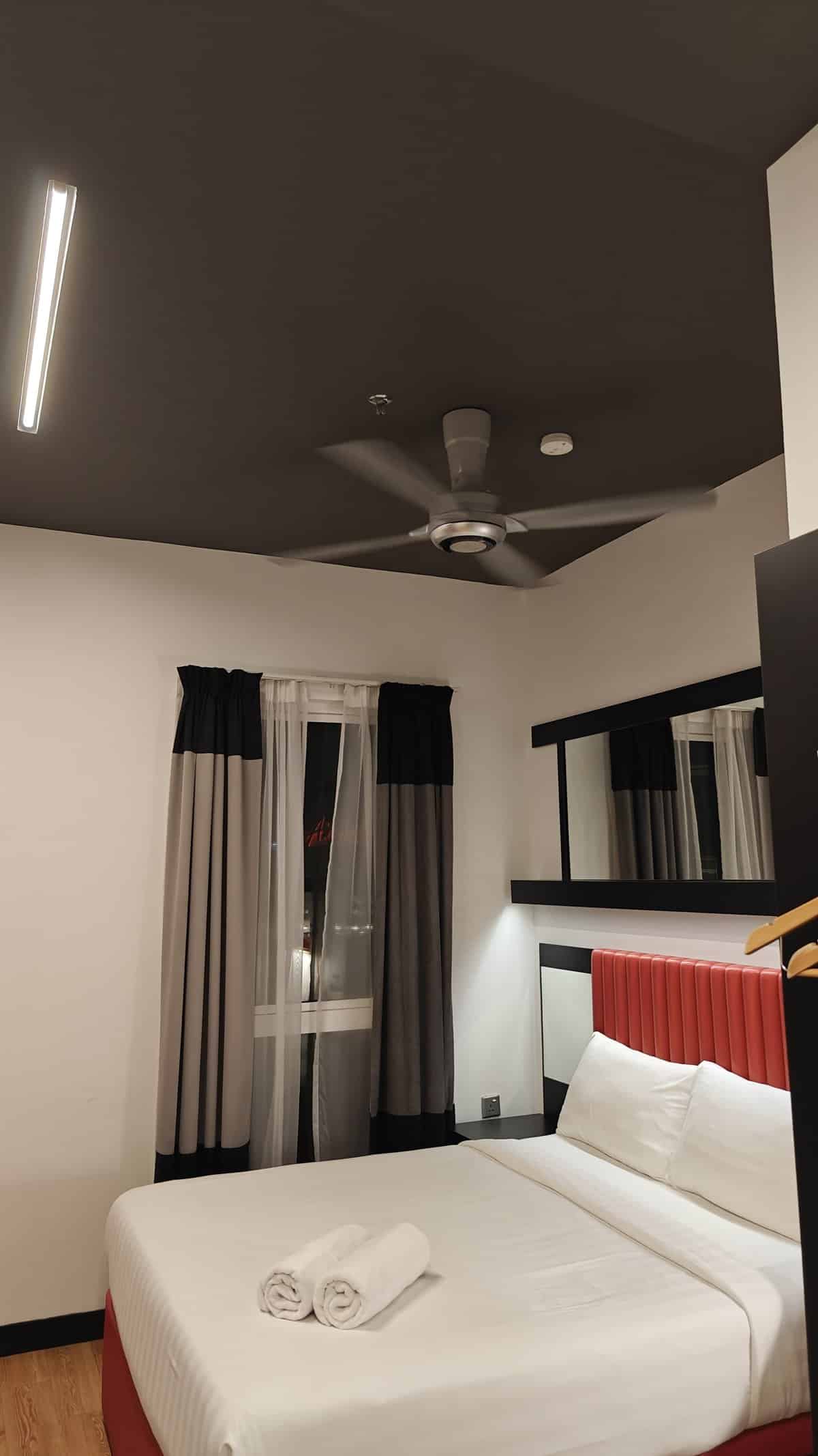 Room corner with ceiling fan