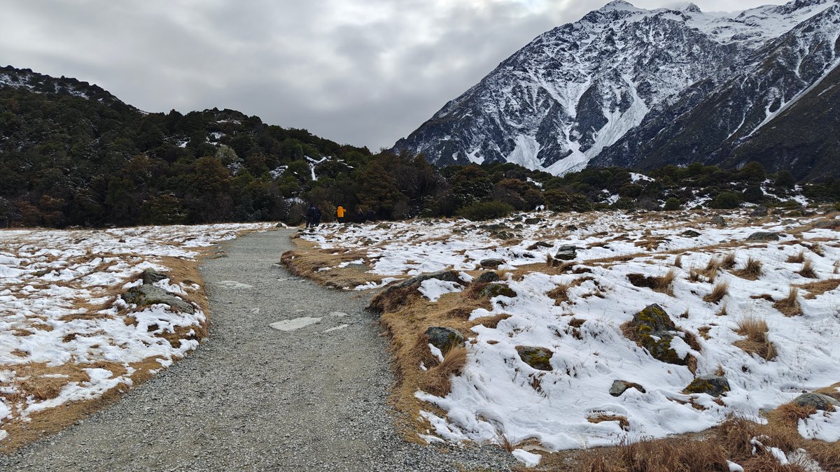 Snowy Hooker Valley path
