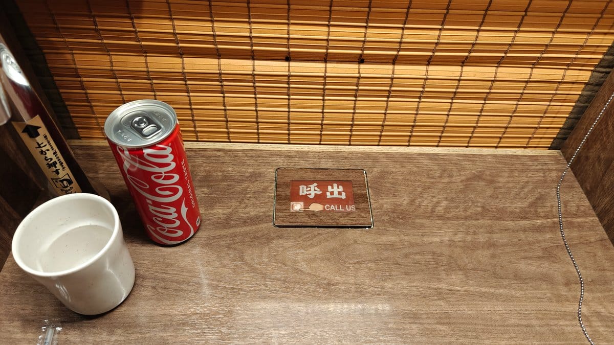 Solo ramen booth experience