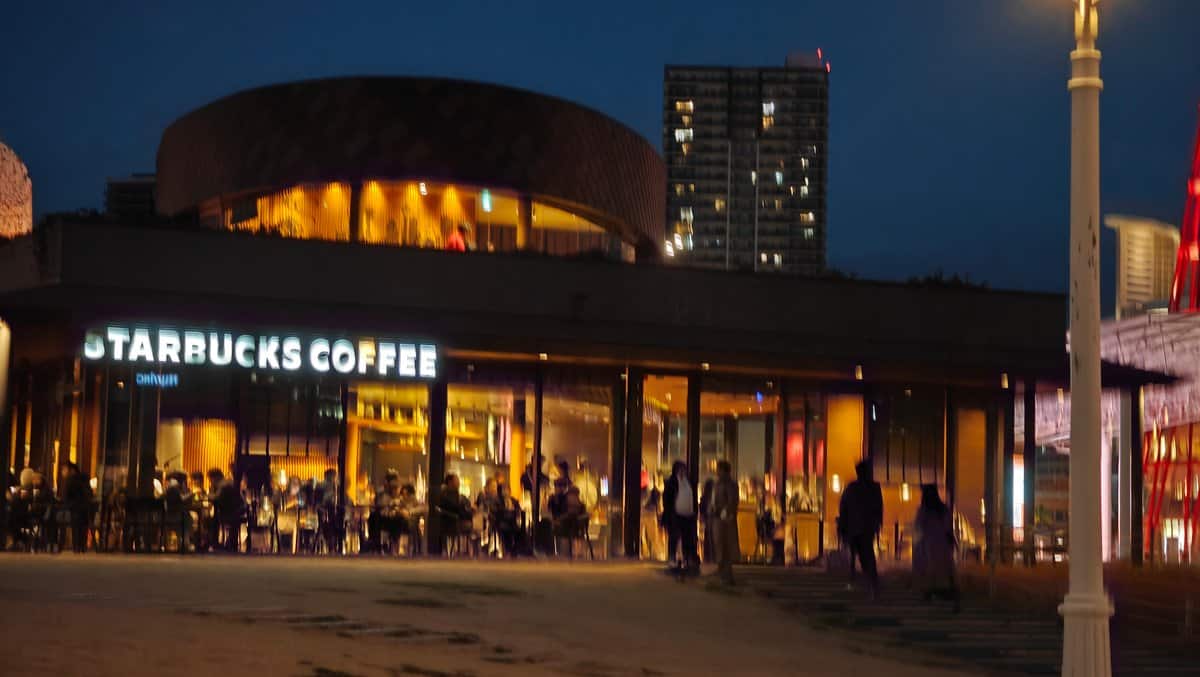 Starbucks pavilion at Meriken Park