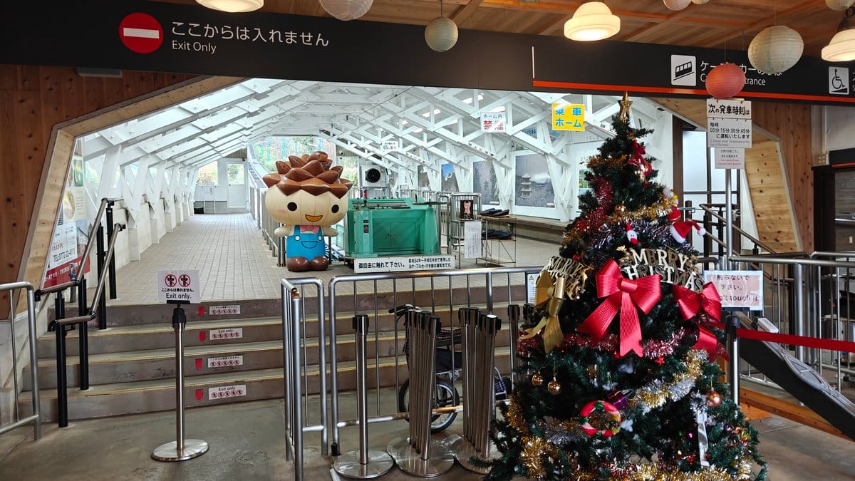 Station interior Christmas tree