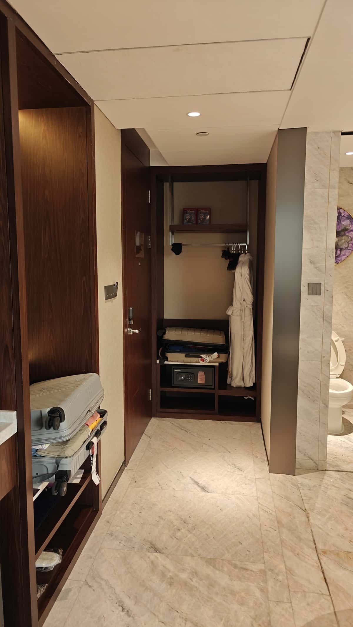 Suite entry hallway and closet