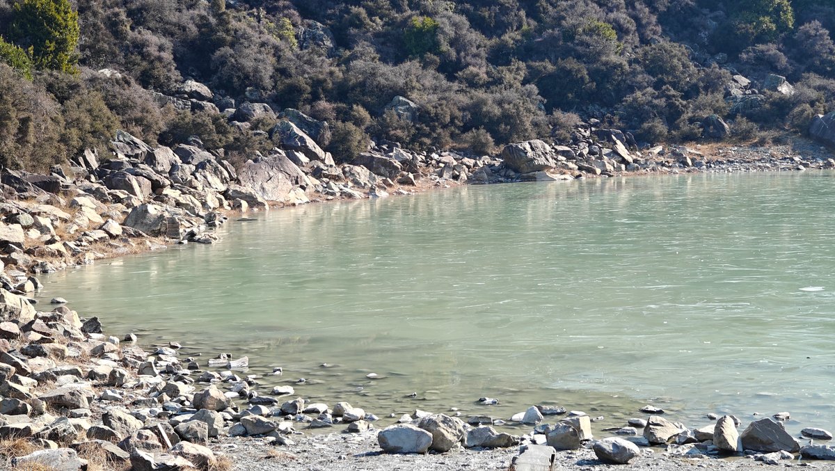 The rocky lake edge where boulders meet the