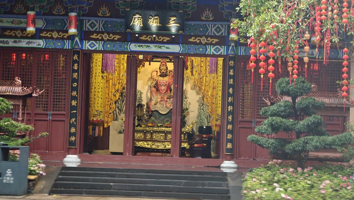 Three Heroes Temple warrior deity