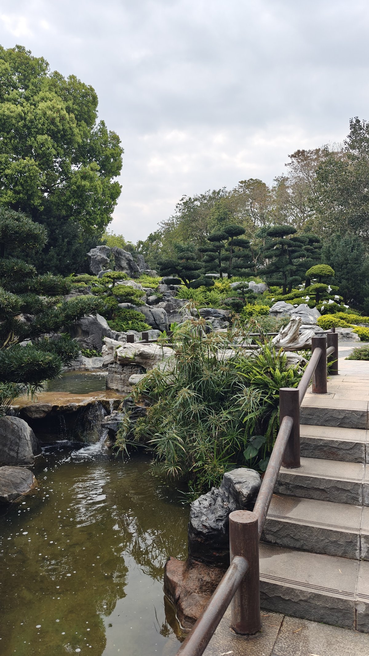Traditional rock garden formations