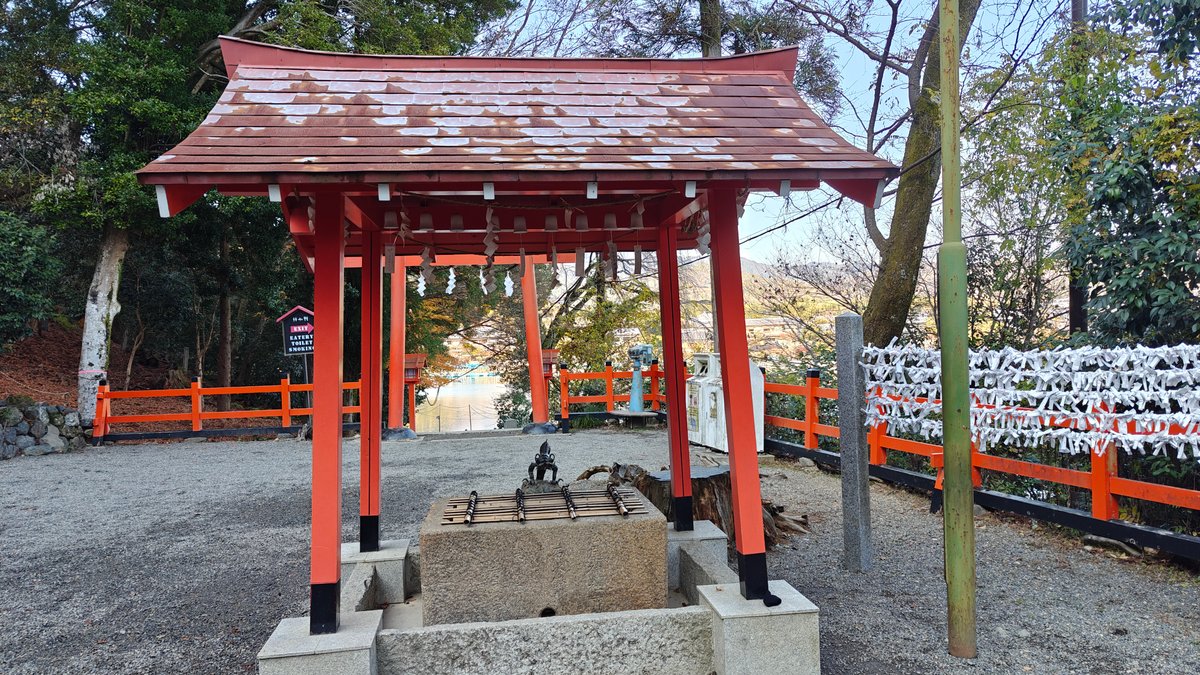 Vermilion shrine gate and stone water basin along