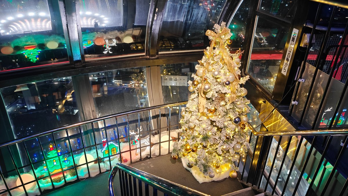 Wide golden Christmas tree deck