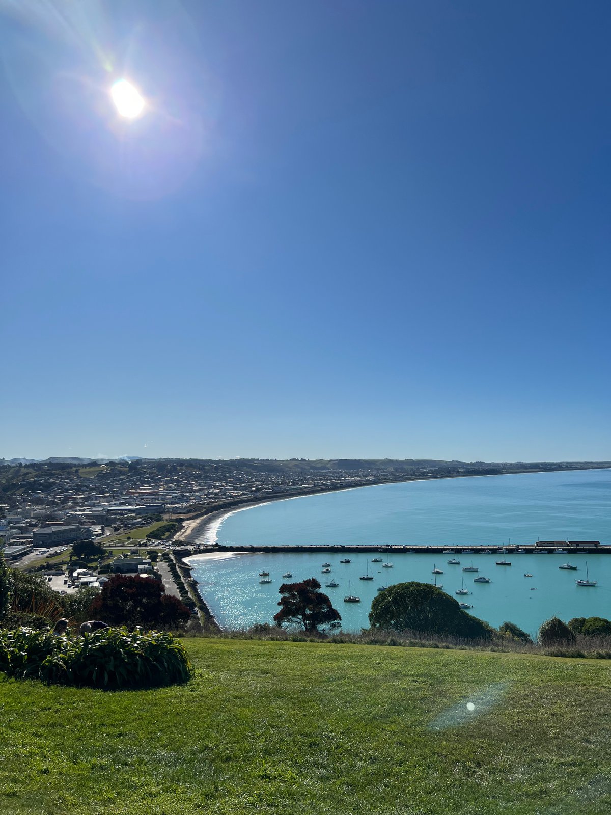 Wide panorama from the grassy Oamaru lookout over