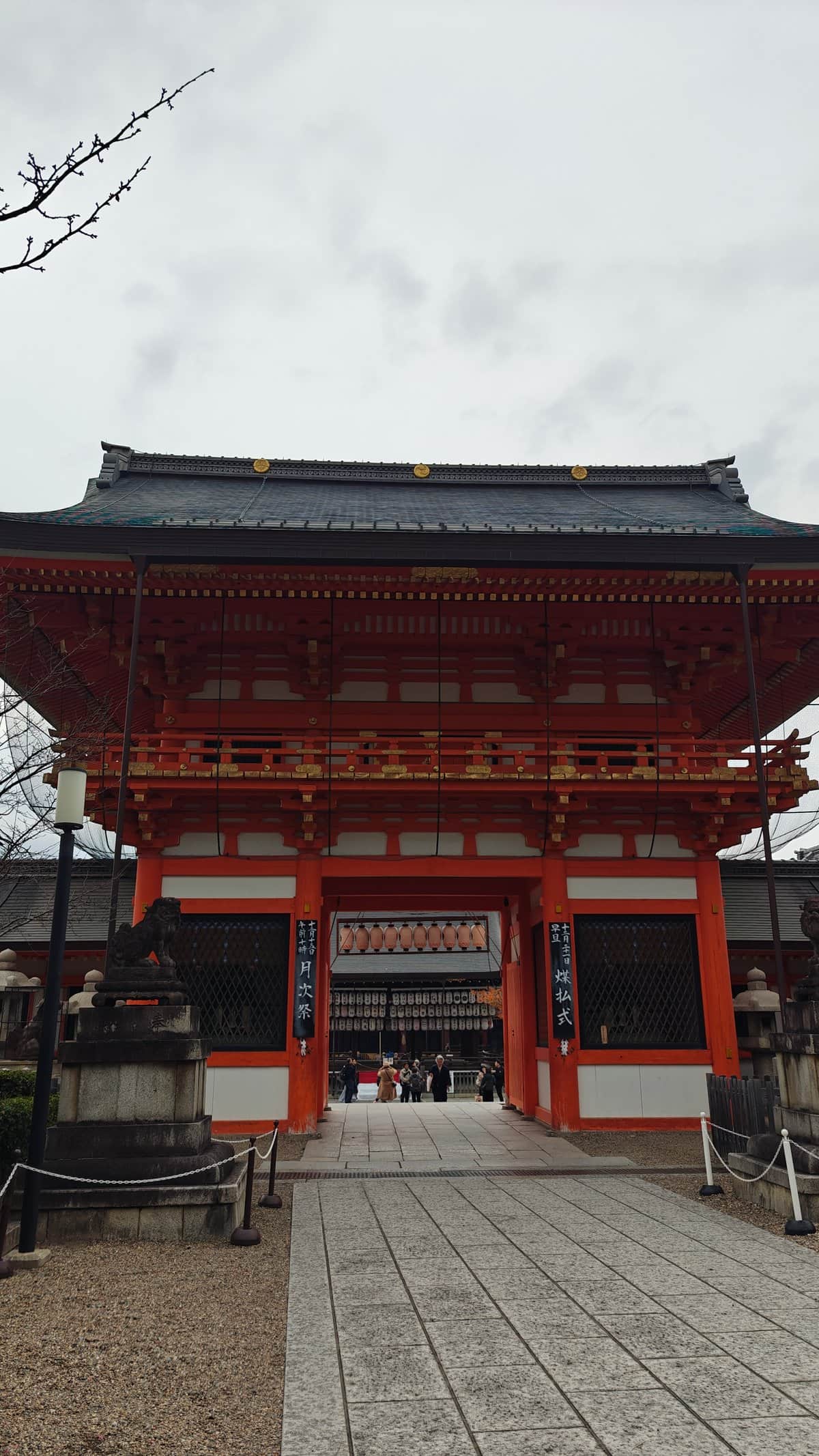 Approach to vermilion Romon gate