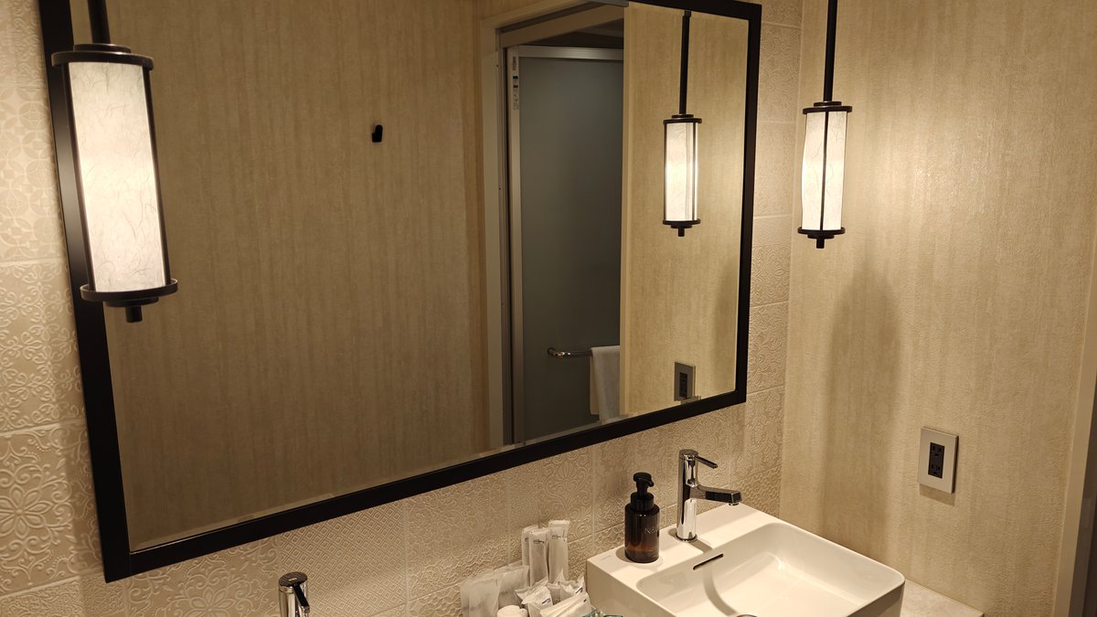Bathroom vanity pendant lights
