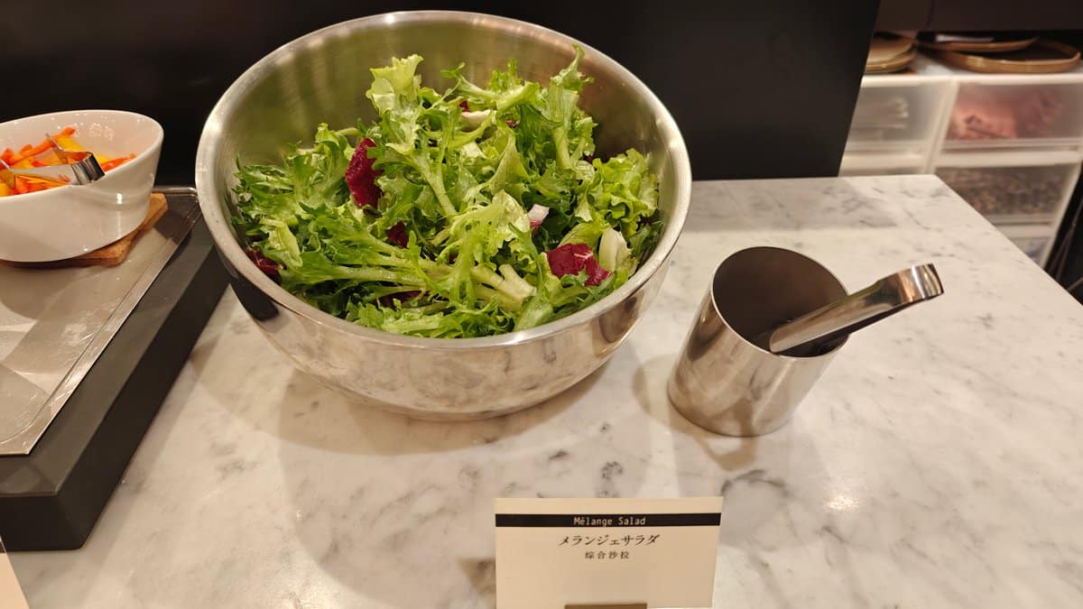 Buffet salad bowl counter