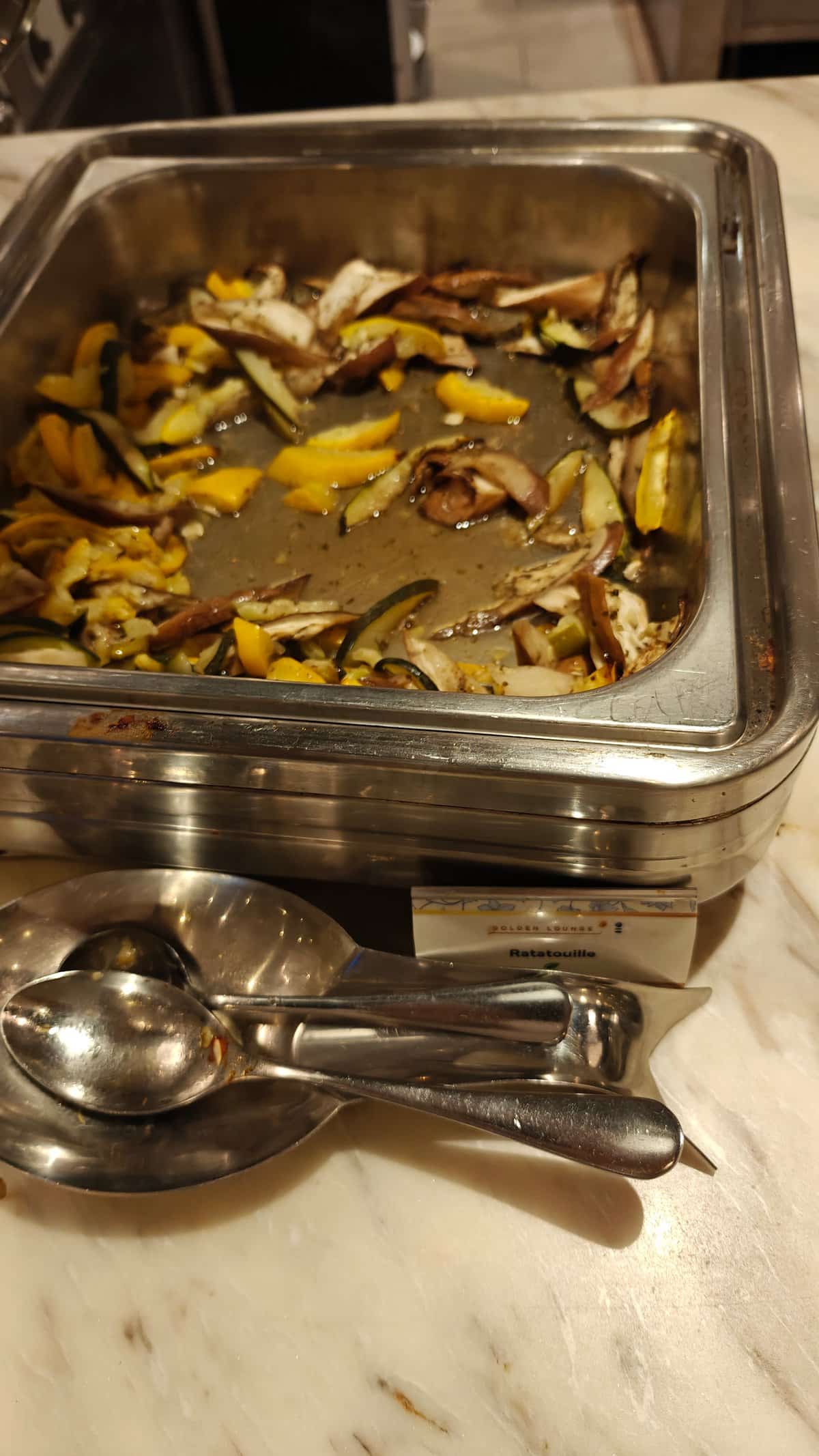 Chafing tray of