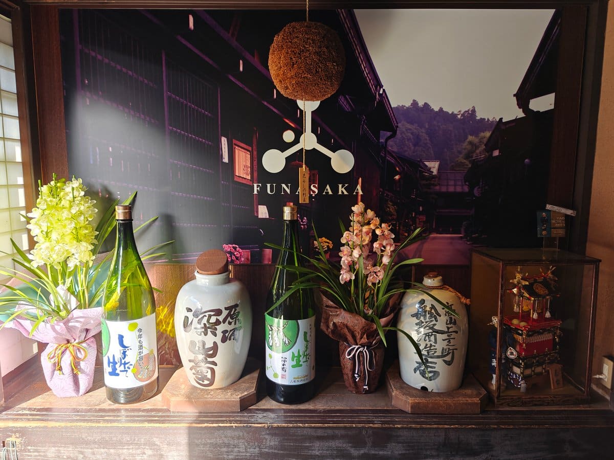 Decorative window display. A large 杉玉 (cedar ball)