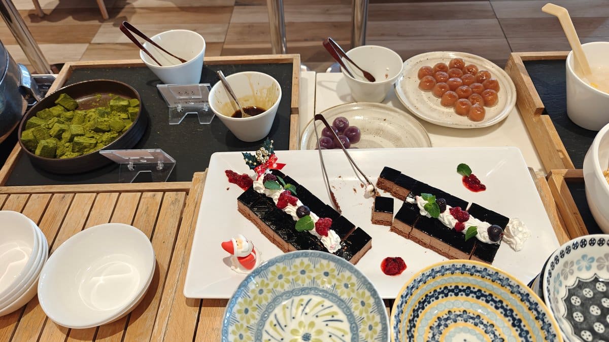 Dessert station cakes mochi