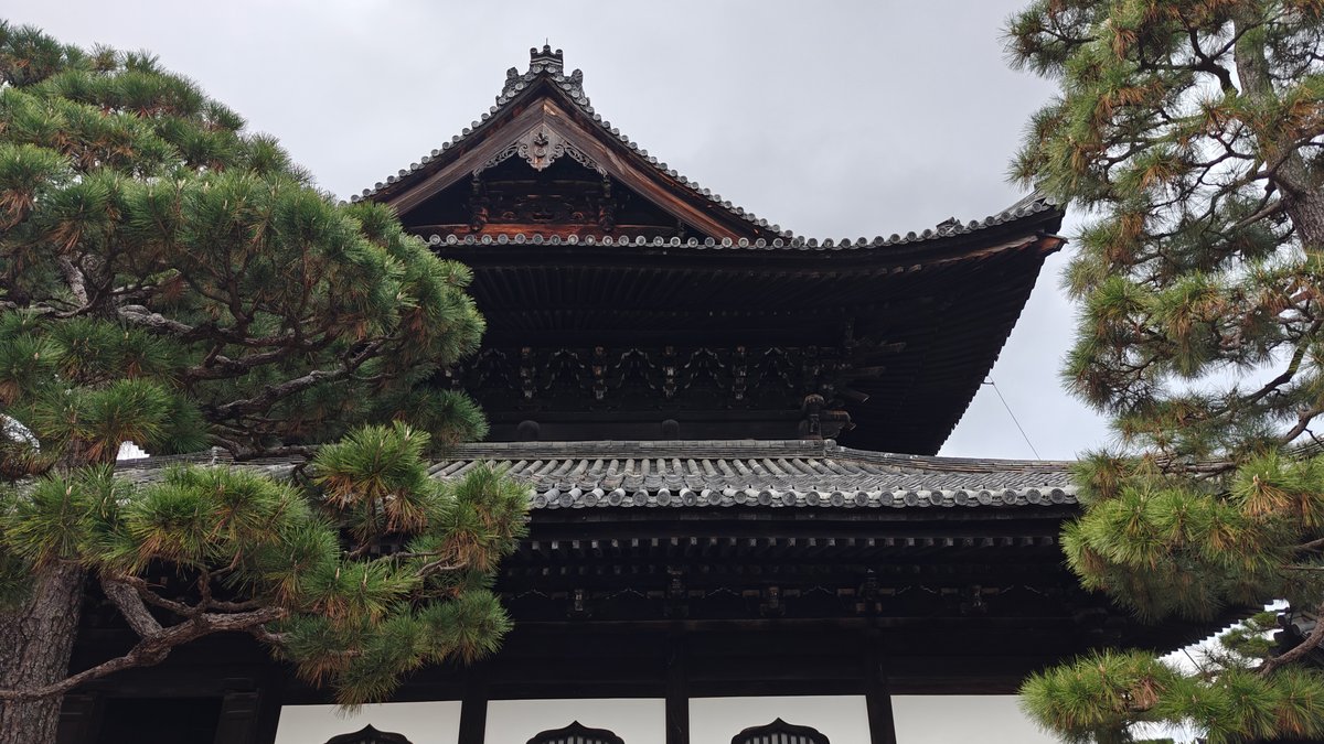 Detail of the Dharma Hall's eaves and roof