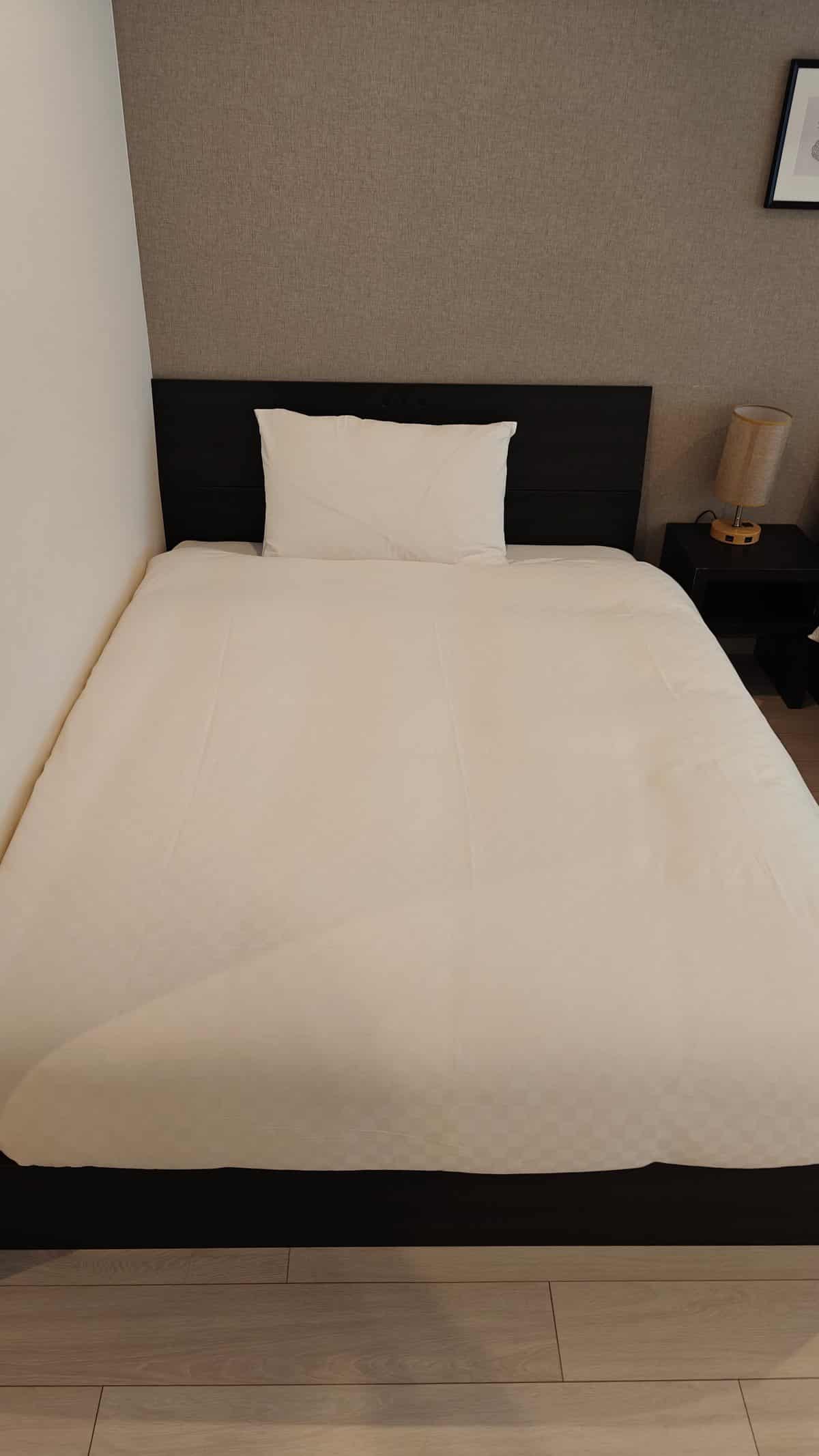 Double bed with grey accent wall